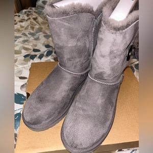 UGG Women's Bailey Button II Boot size 9 grey